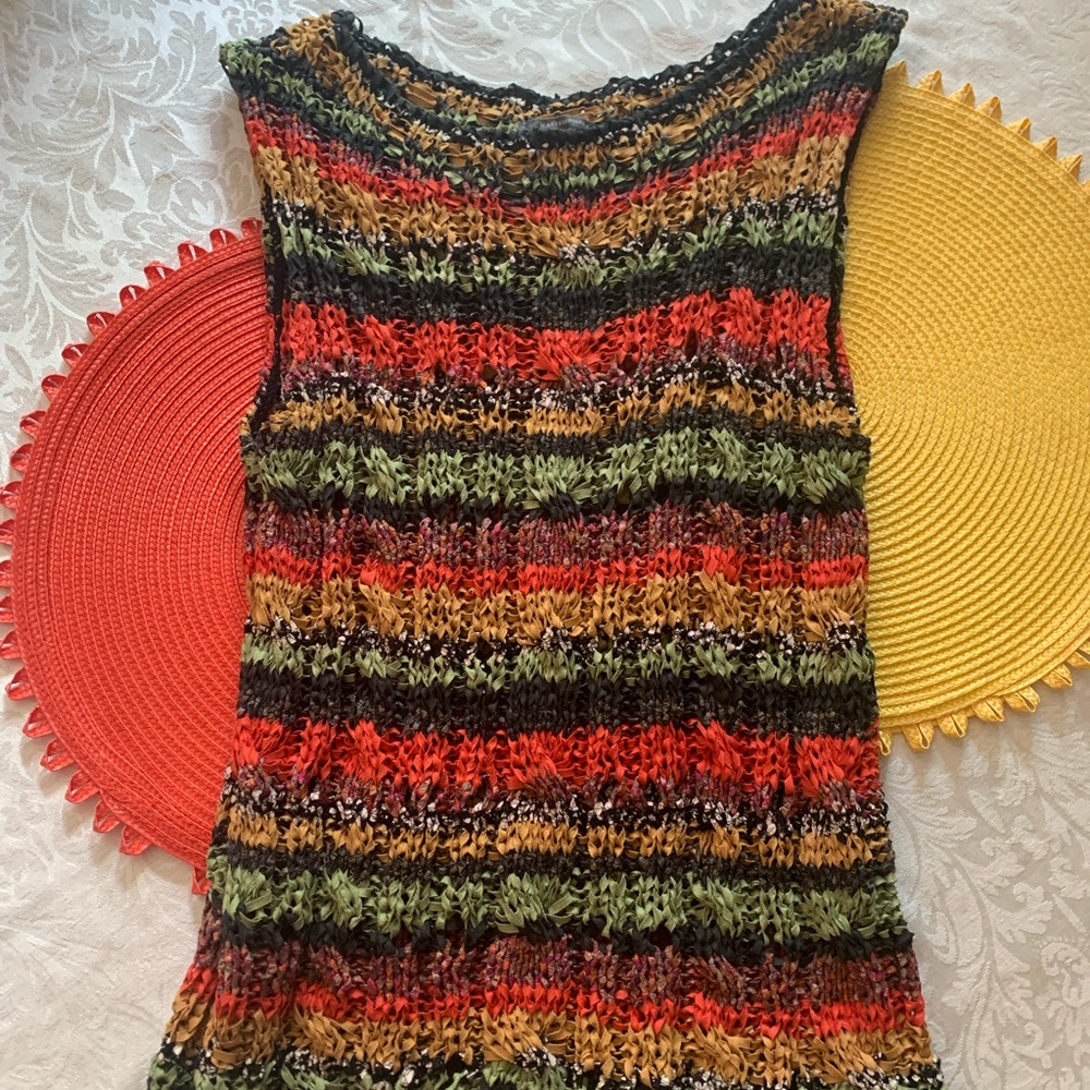 GREAT YEAR-ROUND TOP!